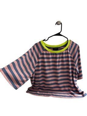 Women’s loose fit round neck striped tee